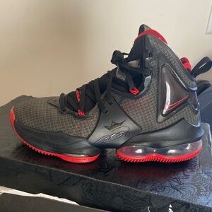Nike LeBron 19